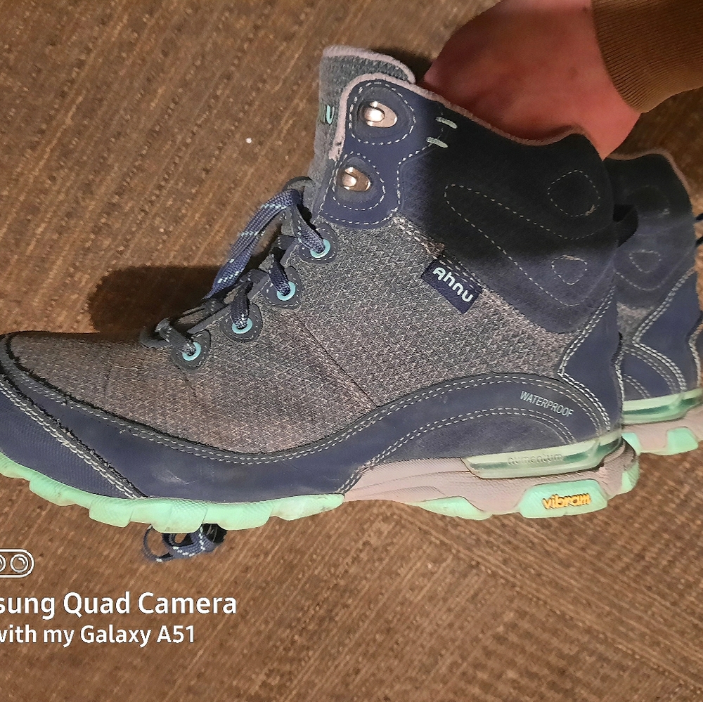 AHNU teva shoe/boot